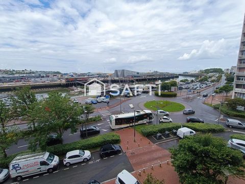 En exclusivité! Nous vous proposons ce splendide appartement situé face au port de plaisance de boulogne sur mer avec une vue imprenable sur la marina. Ce bien entièrement rénové avec des matériaux de qualité vous offre: un grand salon-séjour avec cu...