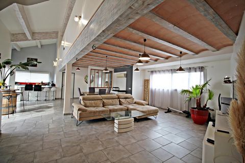 Maison 3 chambres bureau piscine terrasse Alenya