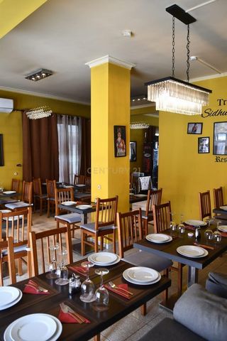Oportunidade de investimento - Restaurante no centro do Pinhal Novo Espaço comercial em pleno funcionamento, com capacidade para 50 lugares sentados no interior + 35 lugares sentados na esplanada. Com clientela fidelizada e todo o equipamento existen...
