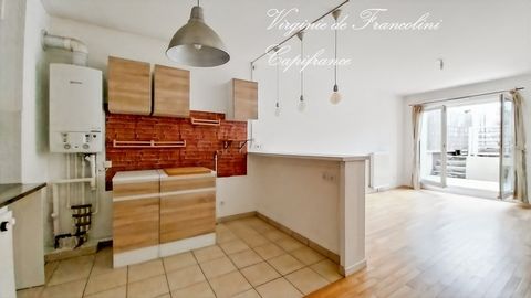 Idéalement situé, dans le bas de Montreuil, à 5 mn à pied du métro Croix de Chavaux (Ligne 9)et à proximité de Vincennes, je vous invite à venir découvrir ce charmant appartement 2 pièces de près de 49 m2, en parfait état, niché au 1er étage d'un imm...