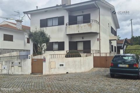 Espaçoso Andar Moradia, 1º andar, 4 frentes, generoso Logradouro e Box para três carros – Paço de Sousa, Penafiel Andar Moradia inserido numa habitação de duas frações, com entradas independentes, sendo a Área útil de 132m2 e Área total 259m2. Imóvel...
