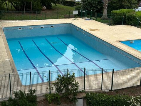 Duplex proche plages à SAINT RAPHAEL (83) côté Boulouris 57m² à rafraîchir