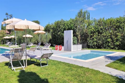 Questa meravigliosa residenza nella rinomata regione turistica della Toscana è dotata di terrazza privata e accesso alle piscine in comune. È molto adatta per le vacanze con la famiglia e gli amici.La casa vacanze si trova a 2,5 km dal centro di Gamb...