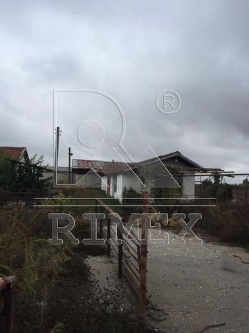Aanbieding 75357 - regio Plovdiv, 25 km van de stad Plovdiv, Industrieel onroerend goed met een perceeloppervlakte van 20 000 m². en een hal met een totale bebouwde oppervlakte van 700 m². De woning is voorzien van elektra, incl. Driefasige hydrofoor...