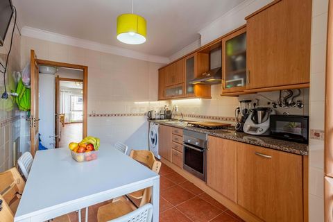 Se procura um encantador apartamento T3 Duplex no Centro de Sacavém, ideal para quem procura conforto e conveniência, acabou de encontrar. Com uma área generosa de 134m² , muito bem distribuídos em 2 pisos. No piso inferior temos uma sala ampla , WC ...