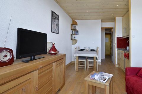 The Residence Licorne, with lift, is ideally situated in La Plagne at the foot of the ski slopes and 400 m away from the ski lifts. The resort centre with its shops and other amenities is located 100 m away from the residence. There is a nursery 200 ...