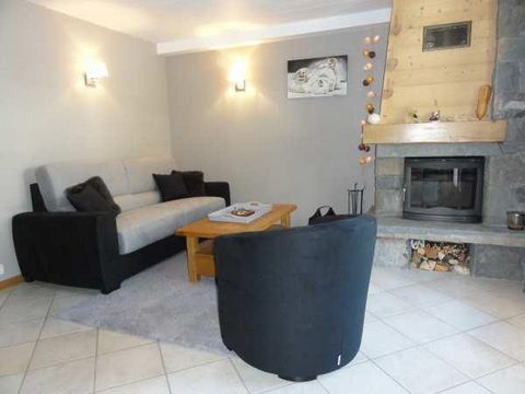 The Chalet Chatillon, comprised of several apartments, without lift, gets an electric and central heating. It is idealy located at Le Grand Bornan, Chinaillon, in Les Outalays area, 100 m from the skiing slopes and the bus stop. The cross-country ski...