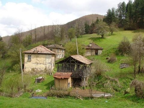 TELEFON: ... ;0301 69999/WE ANGEBOT FÜR VERKAUF EIN COMPLEX VON 6/SIX/OLD STONE HOUSES IN A COMMON PLOT OF 27ACRES., WITH A TOTAL BUILT-UP AREA OF 600SQ.M., IT IS POSSIBLE TO BUILD MORE HOUSES. DIE PROPERTY IST VON EINEM FOREST ANGRENZEND. DER ROAD I...