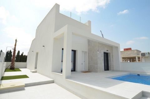For sale new bungalow in Daya Nueva, at 15 km form the beach of Guardamar del segura. Bungalows of 2 and 3 bedrooms, 2 bathrooms, living room, american kitchen, garden with private swimming pool and solarium. With place to park you car inside. Price ...