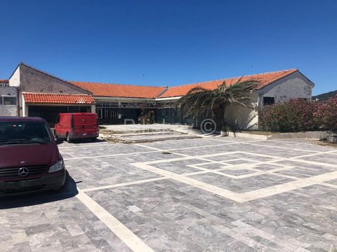Rab Business building first row to the sea of 865 m2 with a yard of 2,245 m2. It was built in 1984 and requires a complete renovation. It is located in the M2 zone.   The purpose of the existing building is catering - tourism. The property can be rec...