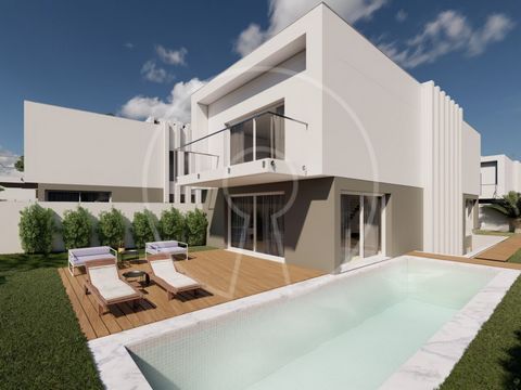 Villa inserted in a condominium consisting of 5 excellent villas with garden and private pool. The condominium Juso Prime stands out for the quality of construction and finishes, with a great location and sun exposure. The villa, with 3 floors, is di...