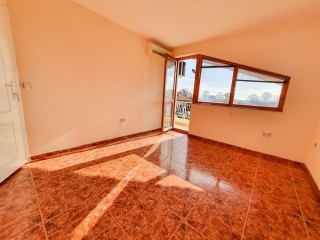 Price: €127.720,00 District: Balchik Category: House Area: 150 sq.m. Plot Size: 700 sq.m. Bedrooms: 3 Bathrooms: 1 Pleased to offer this renovated house located in a peaceful village near the sea town of Balchik and the beach, which has several shops...