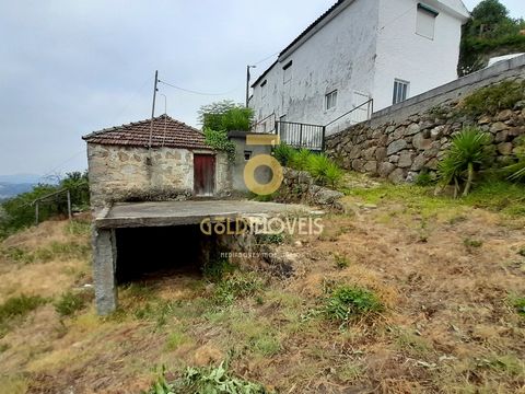 HOUSE 3 Bedrooms in Souselo- Cinfães   House T3 in stone, for reconstruction, with unobstructed views to the river Paiva, inserted in a plot of land with 8310m2, composed of fruit trees such as orange and chestnut trees. It has mine/spring water.    ...