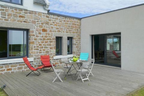 Tastefully and modernly renovated holiday home between land and sea. The special highlight of the house is the small roof terrace, which gives you an unobstructed view over the country to the sea. The bright, light-flooded rooms, whose decoration was...