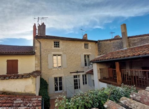 This gorgeous property has been tastefully renovated, with all the character well preserved. It is situated in one of the most beautiful villages in Charente, Verteuil with its very own local shops, bars and restaurants. There are 2 separate access, ...