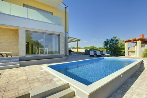 This comfortable 2-bedroom villa in Peroj comes with a private swimming pool, and is the perfect choice for a relaxing holiday! The stay is perfect for a family or group having up to 6 persons. Peroj is famous for its production of high-class olive o...