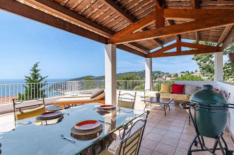 Exclusivity: Cote D'Azur International Realty is offering for sale the perfect property to forfill your dreams of a summer home on the French Riviera. This Charming property over two levels, offers, on the upper level a two bedroomed home and on the ...