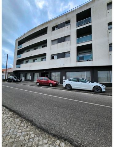 ECI offers you this commercial space with an area of 137.11m² plus a garage in the basement of 57.29m² with direct access from the inside and an electric gate from the outside. All commercial activities are possible, including restaurants. This busin...