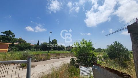 In a residential area, connected to Via Laurentina and all services such as supermarkets, pharmacy, school, etc., we offer the sale of a BUILDING PLOT that is part of the 