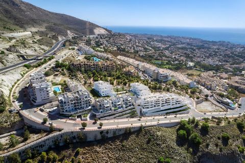 AN AMAZING LOCATION!!! This is an exclusive, private development situated in a privileged location in Benalmádena. Thanks to its elevated position, all homes boast breathtaking panoramic views of the sea and the coast. The sloping terrain allows for ...