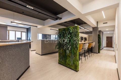 Split, Smrdečac, office premises with a total usable area of 70m2 in a business building with an elevator.Modern designed space inspired by nature and street art creates a pleasant and relaxing work environmentWe offer several offices with a total us...
