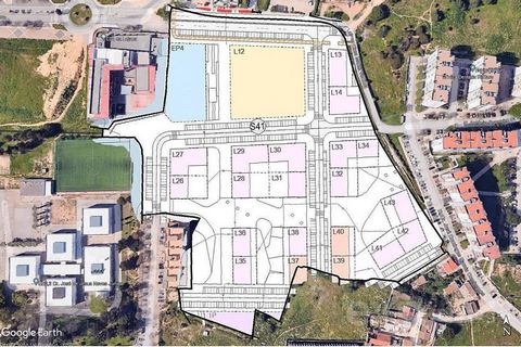 Gelegen in het hart van de Algarve, is dit pand van 41.940 m² een waar juweeltje in het centrum van de hoofdstad van de regio, Faro. Met een goedgekeurd gedetailleerd plan om een nieuwe ontwikkeling bestaande uit 22 percelen te bouwen, biedt dit pand...