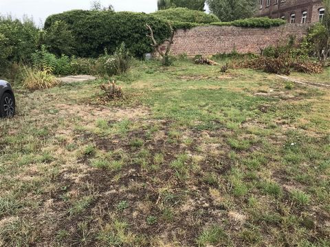 For any real estate project, this beautiful land in Évin-Malmaison. You will have 750m2 you can have less or more land because the land is still not bounded the land is in 2 row not serviced to realize your dream thanks to the construction of your fa...