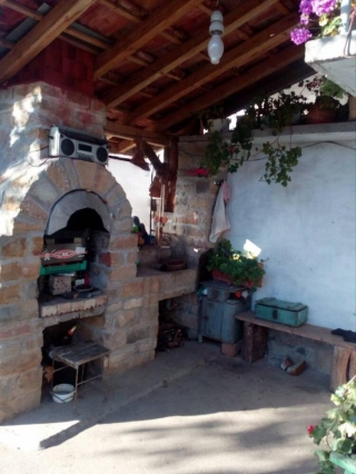 Price: €21.000,00 District: Veliko Tarnovo Area: 106 sq.m. Plot Size: 1060 sq.m. Bedrooms: 2 Bathrooms: 1 Location: Mountainside Mountain area, Nature, surrounded by forests, ECO region. We are offering a 2-Storey house, ready to live-in in a small (...