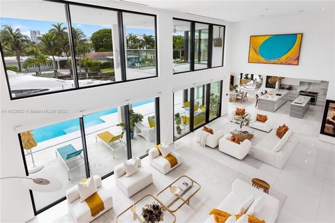 This masterfully designed, brand new construction modern waterfront residence located in the desirable Las Olas Isles showcases seamless indoor-outdoor living and an exquisite blend of luxurious finishes throughout. Boasting 100 ft of waterfront with...
