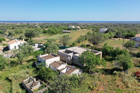 Located in Tavira. If you want to build your own home, this is the perfect opportunity. Located near Tavira, this land with almost 1 hectare already has a project approved by the Municipality of Tavira, which means that the construction permit can be...