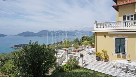 Prestigious historic villa located in Lerici, between La Serra and Maralunga, renovated a few years ago with excellent finishes, large terrace overlooking the sea and large garden with large sloping plains mainly planted with olive trees. From the la...
