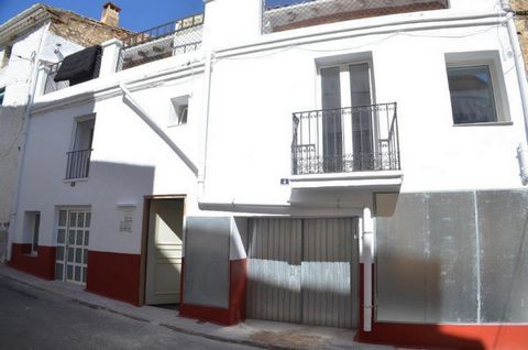 For sale in the center of Perelló an old restored building consisting of 5 apartments and a warehouse with a total built area of 425 m2 distributed Apartment on the ground floor 2 living rooms kitchen bathroom patio and 1 hab 48 000 Apartment 1 right...