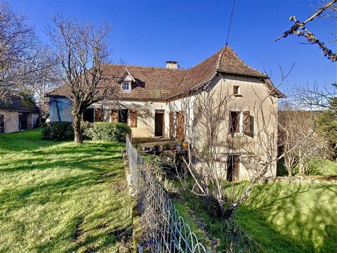 On the Causse de Cajarc, 5 minutes from all shops and amenities, in a quiet and sought-after place near the way to St Jacques de Compostela, come and discover this very charming building which only requires a little renovation and refreshment . On 87...