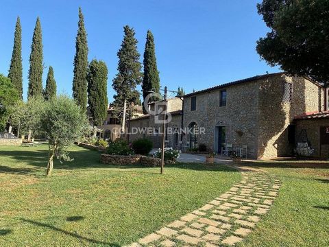 Saint Gimignano Immersed in the woods among the hills of Val d'Elsa, the Castelvecchio farmhouse was rebuilt from the ruins of an ancient estate, in the Castelvecchio nature reserve, just ten minutes from the medieval village of San Gimignano, famous...
