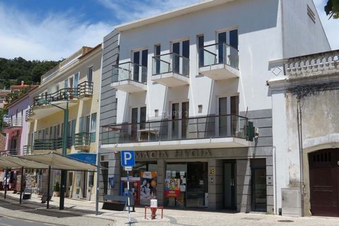Commercial space destined to run a bar in the most touristic and busiest Square of Monchique, being the perfect location for who wants to open a business. Inserted in a place of services, restaurants and bars, taxi pick up park and very close to the ...