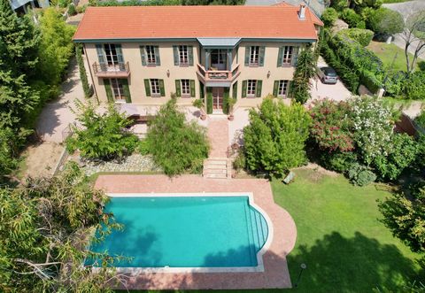 Built in 1875 by the Balleroy family and subsequently acquired by Prince of “Bourbon de Parme”, this exceptional property offers a rich and fascinating history, welcoming aristocracy and nobles from around Europe, who came to Cannes to enjoy the mild...