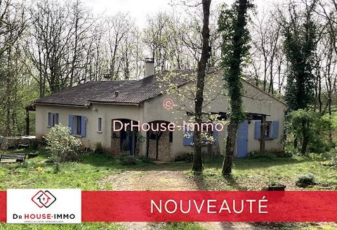 In a quiet setting, in a bucolic setting, 25 km east of Périgueux, is this property of about 11 hectares that will seduce you... The house, built by a mason, entirely on one level, offers approximately 118 m² of living space. Comfortable and welcomin...