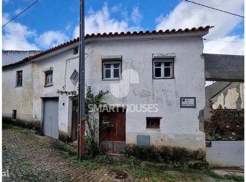 3 bedroom villa in Lomba (Arganil). The building is of old construction, maintaining all the initial features, to recover. It is developed on 2 floors: - The ground floor has 3 shops for the cellar, oven house and storage, with a patio of about 30m2 ...