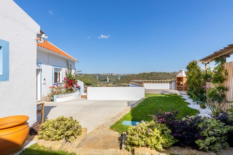 Typical house totally renovated and carefully decorated with the luxury and comfort of a real home. With a beautiful natural view, parking space, garden and barbecue, the house is located just 6 minutes drive from the beaches of Ericeira and Foz do L...