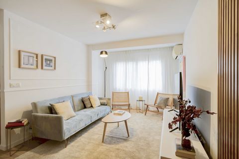 Wonderful 2-bedroom apartment 5 minutes walk from the City of Arts of Valencia. The apartment consists of a living-dining room with a fully equipped open kitchen, two bedrooms with a double bed each and a bathroom with a shower. Very close to all poi...