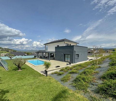Between Annecy and Aix Les Bains, this architect-designed house is set in a quiet residential area close to all amenities. Inside on the garden level, stylish finishes as soon as you step in, entrance hall, separate toilet, large living/dining room w...
