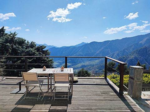 The Alpes d'Azur Real Estate Agency in Belvedere is proud to present this charming villa/chalet offering a breathtaking view of the Vésubie Valley. Nestled on the heights, this exclusive property of 180 m2 is a real gem offering an exceptional living...