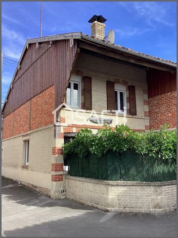 Let yourself be charmed by this spacious village house with 177 square meters of living space, ready for a modern touch, in the heart of the Argonne Champenoise region. Located less than 10 minutes away from the town of Sainte Ménehould, it allows yo...