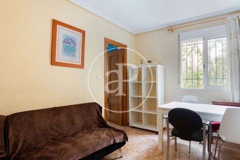 Appartement de 51 m2 avec vues dans la région de Ayora, Valencia.La propriété dispose de 2 chambres et 1 salle de bains. Ref. VV2403045 Features: - Lift