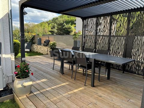 Ref 68080CB: Discover your future apartment in the heart of Frangy, 25 minutes from Geneva. A large kitchen living room decorated with refinement, overlooking a beautiful garden of 160m2 approx with its organic climatic pergola. Upstairs, 3 beautiful...