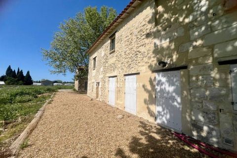 In the countryside, between Eyragues and Saint-Rémy-de-Provence, discover this exceptional property comprising a completely renovated stone farmhouse, an outbuilding (also in stone) of 90m2 to renovate and a garage of 90 m2 also, all nestled on a 1.5...