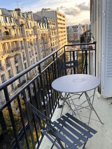 Cozy, newly renovated 2BR, 1 bath Paris-16th district apartment with balcony & eat-in kitchen. Sleeps 3-4. Typical Parisian neighborhood with large choice of restaurants, markets and shops. Conveniently located near 2 subway lines (4-7 min walk) and ...