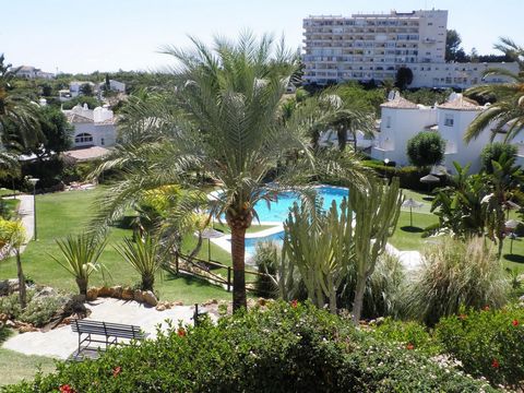 Middle Floor Apartment, Estepona, Costa del Sol. 2 Bedrooms, 2 Bathrooms, Built 178 m². Setting : Town, Urbanisation. Orientation : South. Condition : Good. Pool : Communal. Climate Control : Air Conditioning, Hot A/C. Views : Garden, Pool, Urban. Fe...