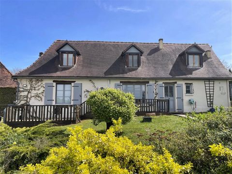 Large Perigordine property that is beautifully presented and oozes charm! Situated on a hilltop with far-reaching 360 degree views, this fully modernised stone cottage provides all year round comfort, with flexibility to develop the outbuildings (sub...