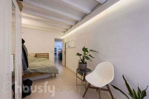 Housfy vende piso ideal para inversores al lado del Mercat de Sant Antoni. Se vende piso en Ciutat Vella, Barcelona, una vivienda luminosa y ubicada en un entorno idóneo para disfrutarlo. Construido en 1875. Sus 68 m2 están perfectamente distribuidos...